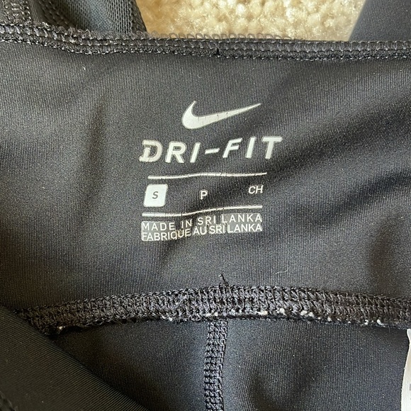 Nike Dri-fit Leggings with mesh sides - Picture 6 of 8